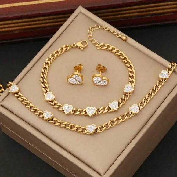 BellanBlue Jewelry - 18k Gold Plated Stainless Steel Heart Necklace Set
